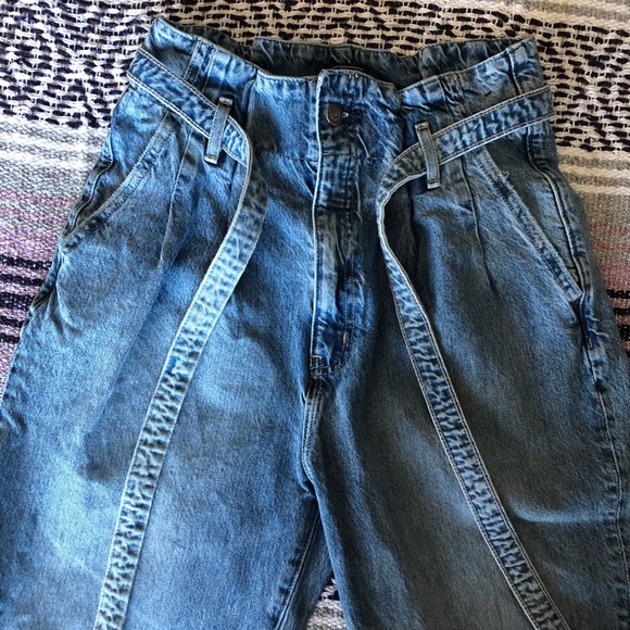 Like-New A&F “Paper Bag” Style Mom Jean, throwback - Picture 3 of 10